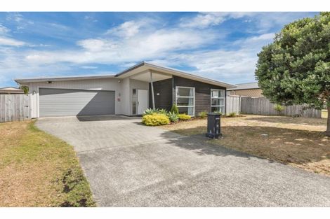 Photo of property in 5 Endeavour Place, One Tree Point, 0118