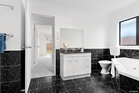 Photo of property in 21a Astley Avenue, New Lynn, Auckland, 0600