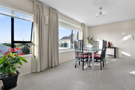 Photo of property in 2/12 Santa Monica Place, Goodwood Heights, Auckland, 2105