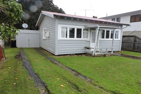 Photo of property in 9 Aputa Avenue, Te Puru, Thames, 3575