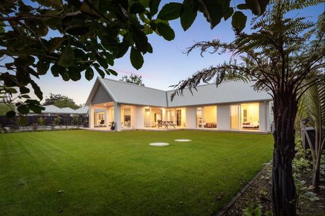 Photo of property in 32 Sandpiper Avenue, Point Wells, 0986