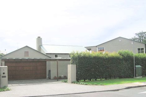 Photo of property in 1 Highland Avenue, Titirangi, Auckland, 0604
