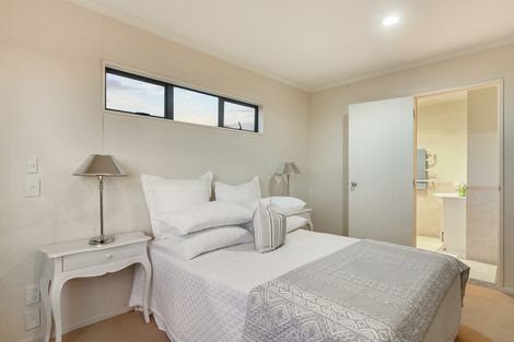 Photo of property in 132 Redoubt Road, Goodwood Heights, Auckland, 2105