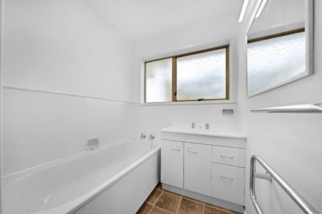 Photo of property in 1/132 Hutchinsons Road, Bucklands Beach, Auckland, 2014