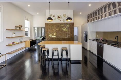 Photo of property in 15 Park Street, Thorndon, Wellington, 6011