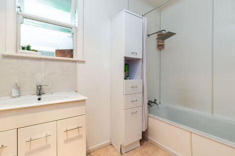 Photo of property in 33 Hampton Hill Road, Tawa, Wellington, 5028