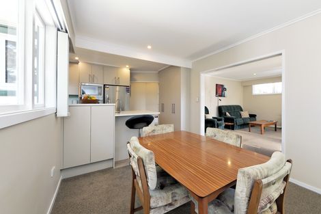 Photo of property in 95 Cliff View Drive, Green Bay, Auckland, 0604