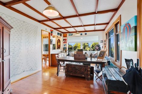 Photo of property in 867 West Coast Road, Oratia, Auckland, 0604