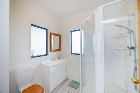 Photo of property in 1 Sycamore Crescent, Fitzherbert, Palmerston North, 4410