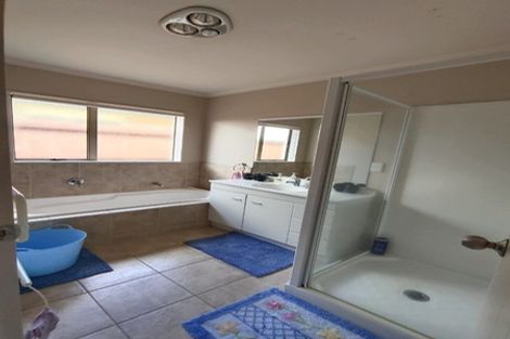 Photo of property in 16 Corrofin Drive, East Tamaki, Auckland, 2013