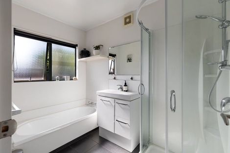 Photo of property in 16 Gladys Place, Kelvin Grove, Palmerston North, 4414