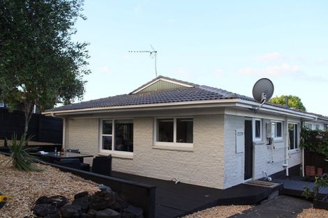 Photo of property in 1/1 Broadview Place, Howick, Auckland, 2014