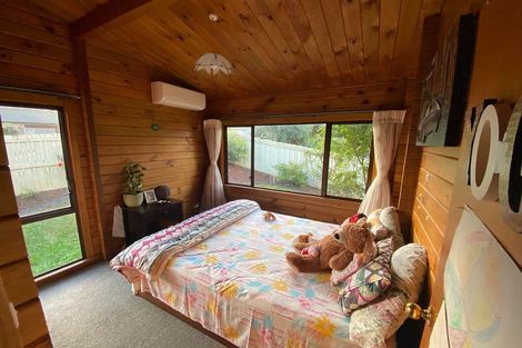 Photo of property in 10 Lagoon Way, West Harbour, Auckland, 0618