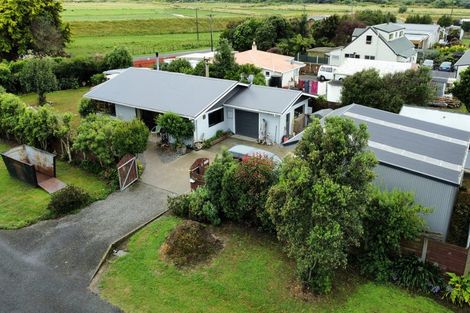Photo of property in 1 Nuku Street, Tangimoana, 4822