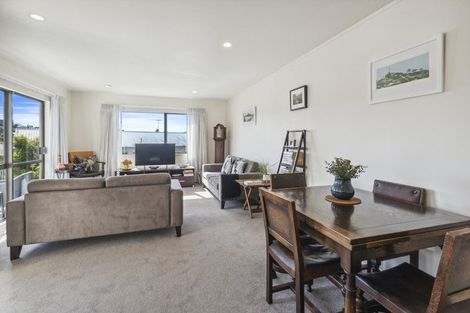 Photo of property in 2/32 Charlotte Street, Stanmore Bay, Whangaparaoa, 0932