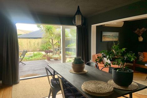 Photo of property in 276 Keyes Road, New Brighton, Christchurch, 8083