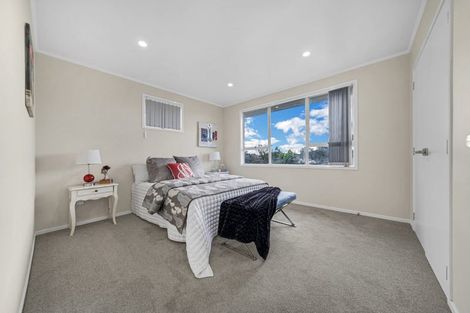 Photo of property in 11 Dorendia Place, Clendon Park, Auckland, 2103
