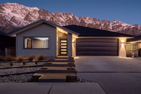 Photo of property in 13 Howden Drive, Jacks Point, 9371