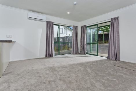 Photo of property in 33 Athena Drive, Totara Vale, Auckland, 0629