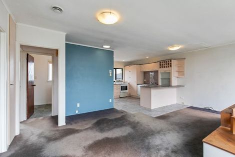 Photo of property in 2/16 Ramillies Place, Glenfield, Auckland, 0629