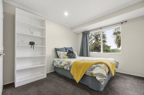 Photo of property in 1 Frank Knight Place, Waiuku, 2123