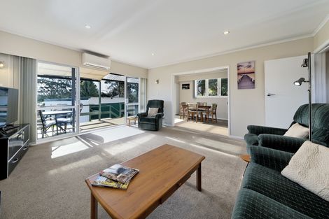 Photo of property in 95 Cliff View Drive, Green Bay, Auckland, 0604