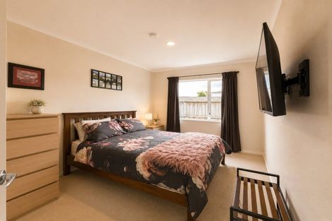 Photo of property in 18 Naul Place, East Tamaki Heights, Auckland, 2016