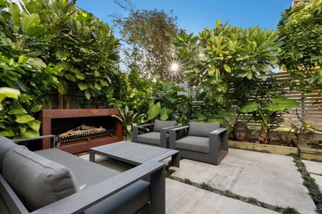 Photo of property in 8b Oceanbeach Road, Mount Maunganui, 3116