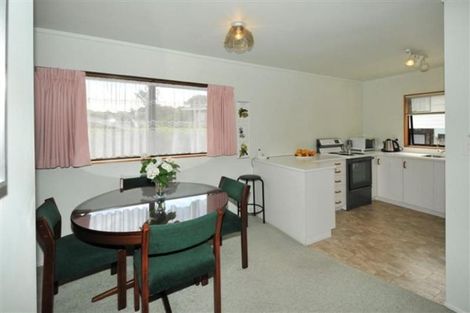 Photo of property in 2/19 Greenvalley Rise, Glenfield, Auckland, 0629