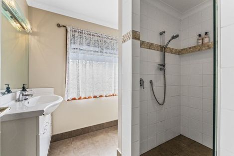 Photo of property in 1 Warren Fisher Grove, Rangatira Park, Taupo, 3330