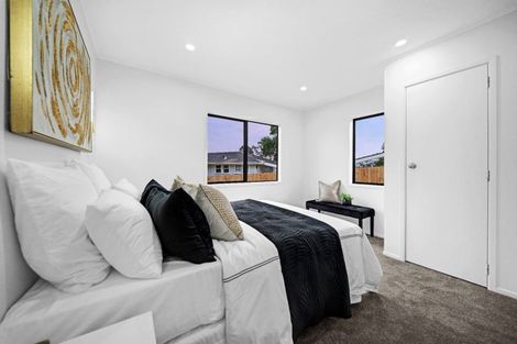 Photo of property in 40 West Harbour Drive, West Harbour, Auckland, 0618
