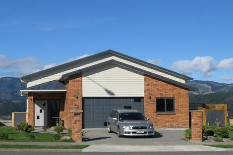 Photo of property in 32 Kirton Drive, Riverstone Terraces, Upper Hutt, 5018