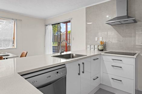 Photo of property in 3 Cheam Place, Pakuranga Heights, Auckland, 2010