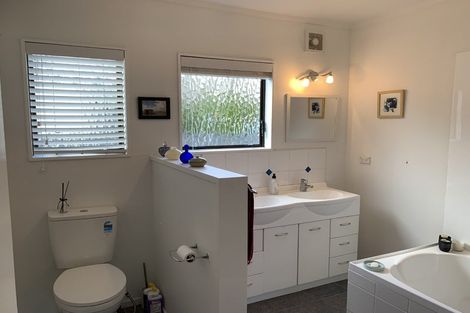 Photo of property in 11 Renata Road, Otaki, 5512