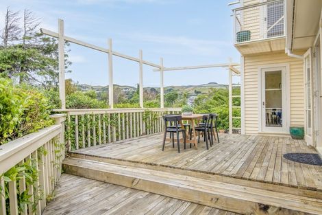 Photo of property in 5 Lyndhurst Road, Tawa, Wellington, 5028