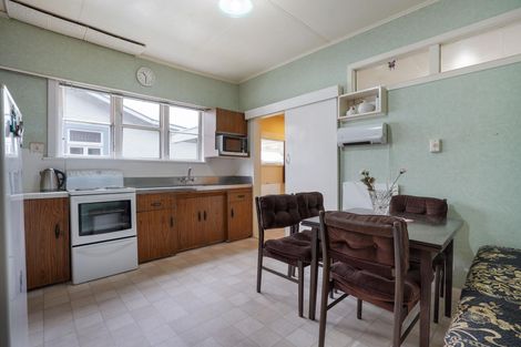 Photo of property in 112 Shamrock Street, Takaro, Palmerston North, 4412