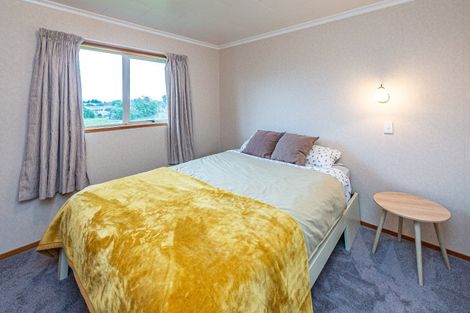 Photo of property in 35 Weraroa Road, Waverley, 4510