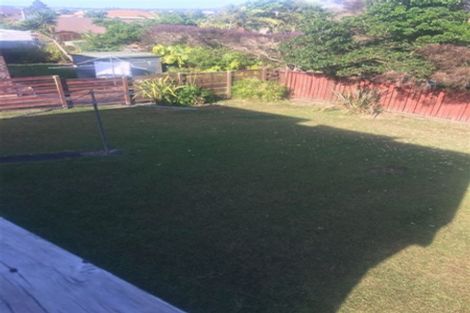 Photo of property in 19 Rosewarne Crescent, Glendene, Auckland, 0602