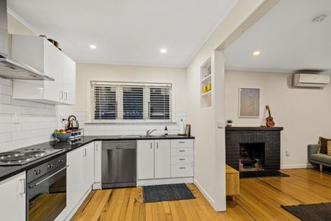 Photo of property in 12 Arahoe Road, New Lynn, Auckland, 0600