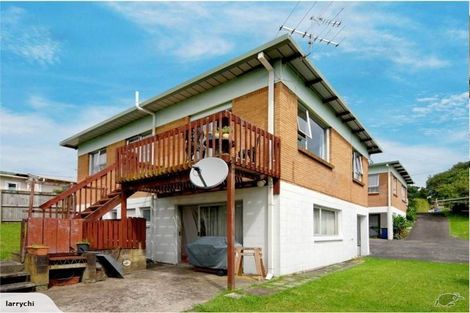 Photo of property in 2/6 Chivalry Road, Glenfield, Auckland, 0629