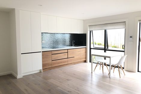 Photo of property in 9 Para Close, Fairview Heights, Auckland, 0632