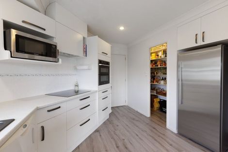 Photo of property in 4 Burnt Oak Drive, Pyes Pa, Tauranga, 3112