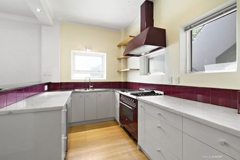 Photo of property in Anscombe Apartments, 212 Oriental Parade, Oriental Bay, Wellington, 6011