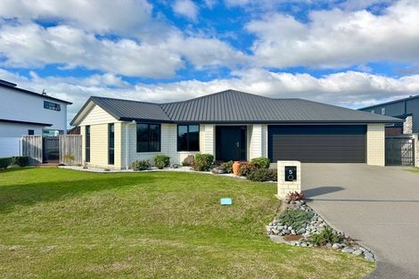Photo of property in 5 Harry Court, Ohope, 3121