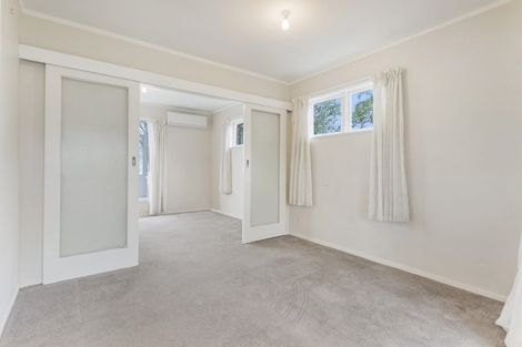 Photo of property in 58 Yeovil Road, Te Atatu Peninsula, Auckland, 0610