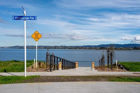 Photo of property in 42 Harbourside Parade, Hobsonville, 0616