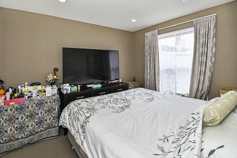 Photo of property in 2/33 Kenderdine Road, Papatoetoe, Auckland, 2025