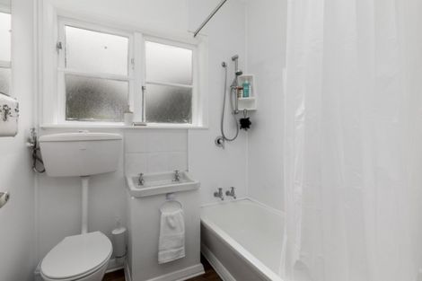 Photo of property in 114 Cambridge Terrace, Fairfield, Lower Hutt, 5011