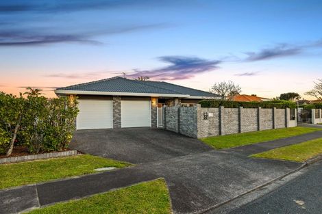 Photo of property in 12 Suncrest Drive, West Harbour, Auckland, 0618