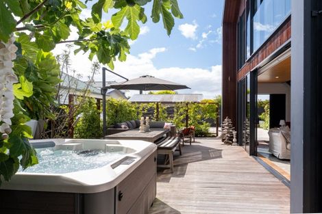 Photo of property in 52 Charles Street, Westshore, Napier, 4110